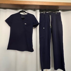 Figs Navy Scrub set